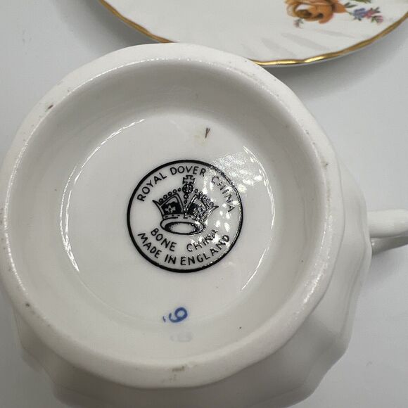 Royal Dover Vintage Fine Bone China Teacup and Saucer, Made in England - Picture 3 of 7